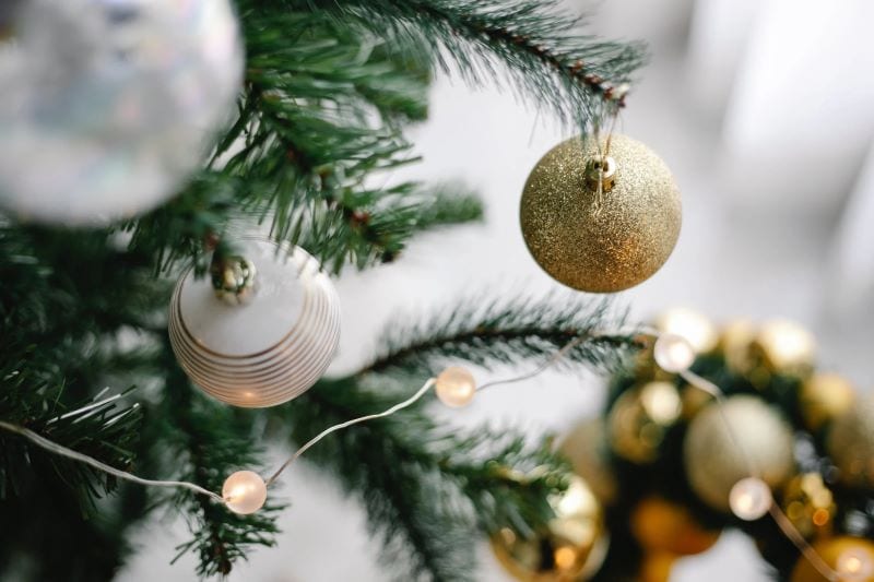 Deck the Halls with Sustainable Style: Eco-Friendly Artificial Christmas Garlands